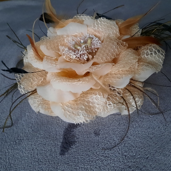 Flower pin clip dress hair accessories - Picture 4 of 5